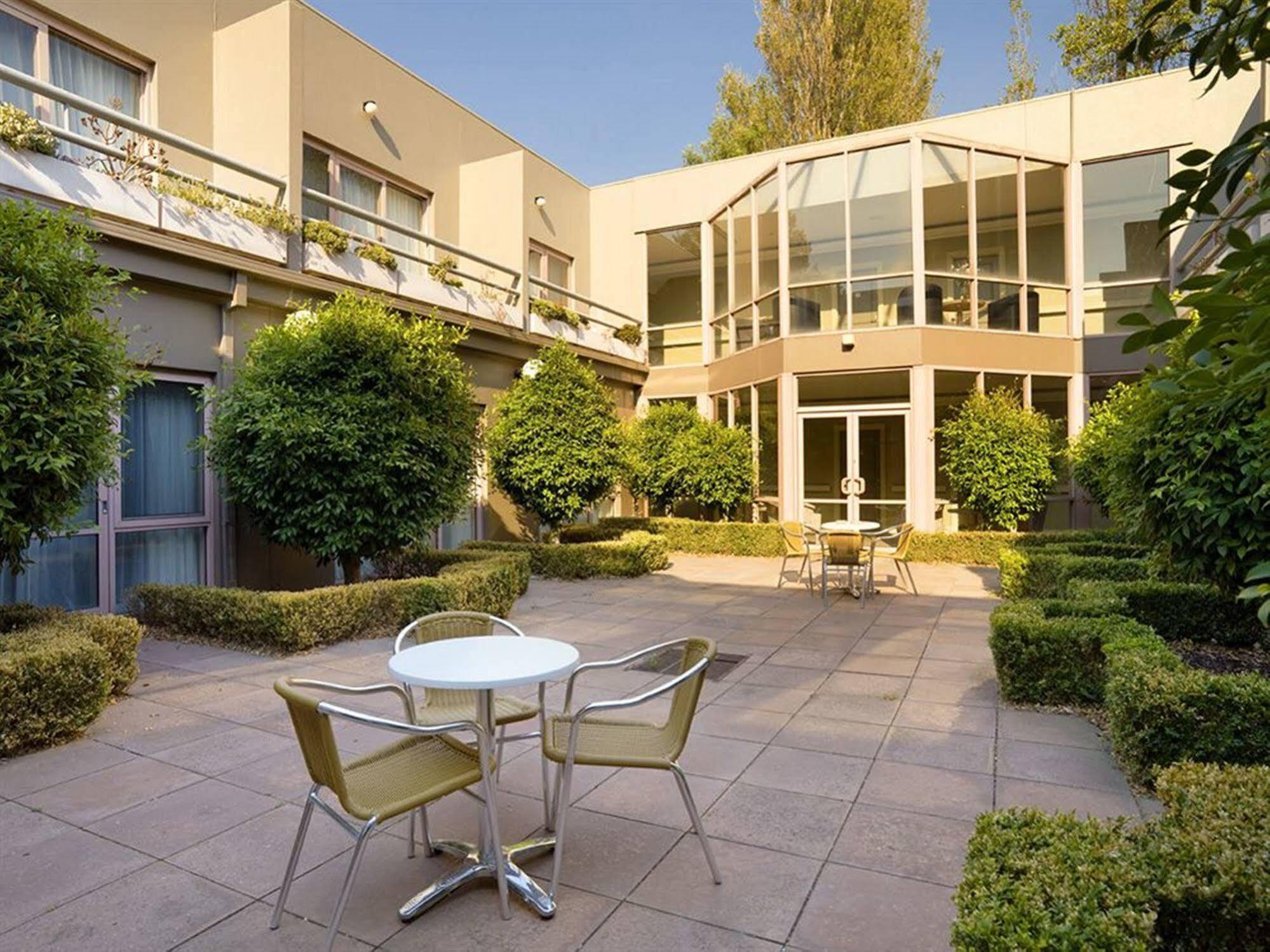 Kimberley Gardens Hotel, Serviced Apartments And Serviced Villas Melbourne Buitenkant foto